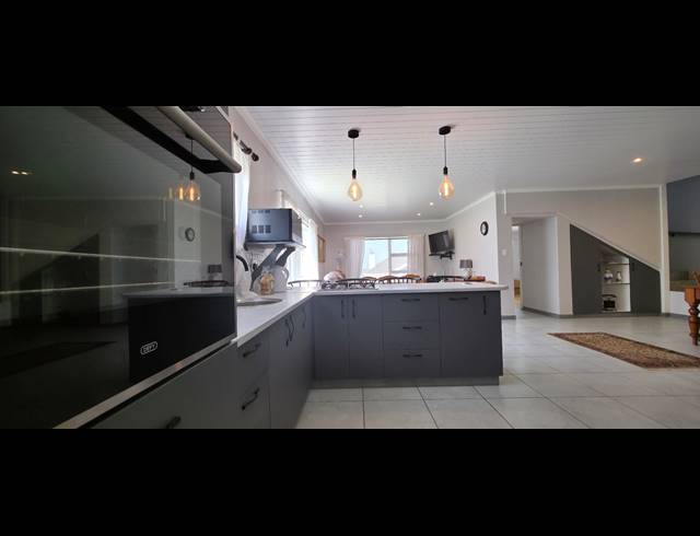 3 BEDROOM HOUSE FOR SALE IN BOGGOMSBAAI